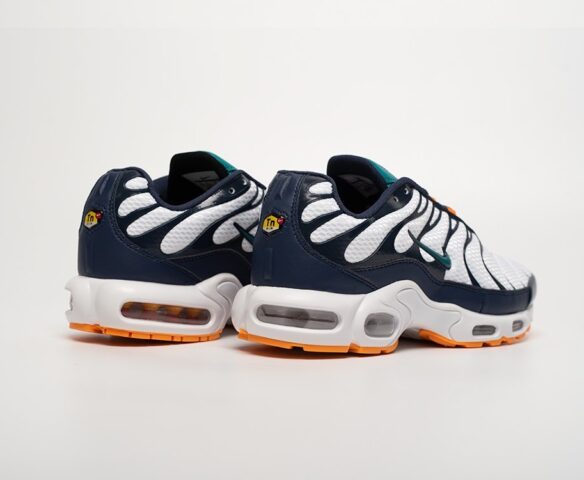 Nike Air Max Plus TN BY10. Вид 3